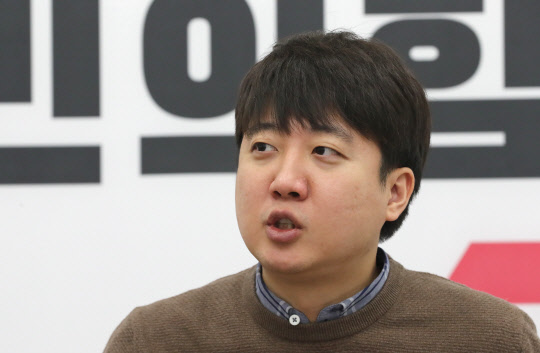 지난 12월24일 이준석 국민의힘 대표가 서울 여의도 국회에서 연합뉴스와 인터뷰하고 있다.연합뉴스